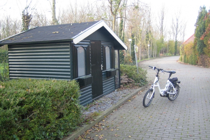 Fahrradschuppen mit 4 kostenlosen Leihrädern und etwas Platz für Ihre Räder