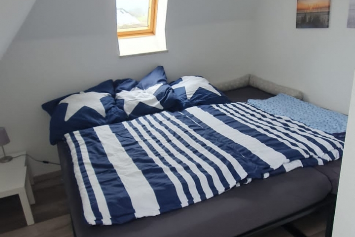 Schlafzimmer mit 230x200cm Familienbett