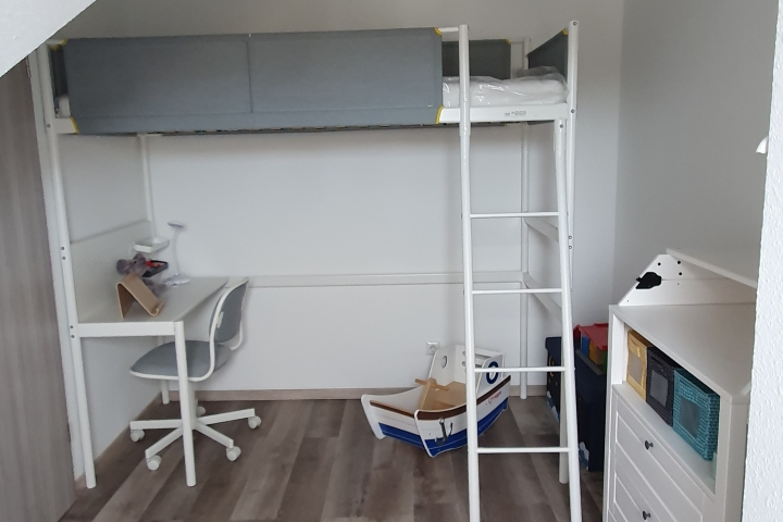 2. Schlafzimmer/Kinderzimmer mit Hochbett und Einzelbett oder optional Doppelbett