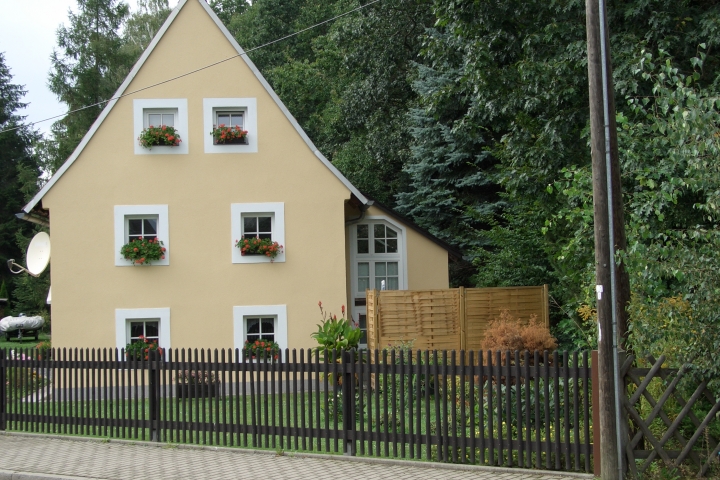 Giebel des Fachwerkhauses, direkt an der Dresdner Heide 