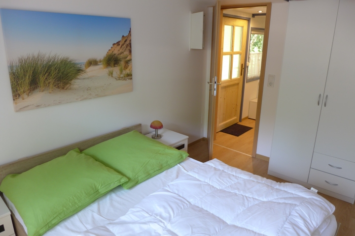 Ihr Schlafzimmer, natürlich mit Kleiderschrank  