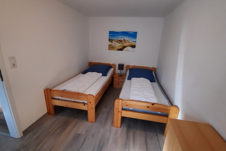 1. Schlafzimmer mit 2 Einzelbetten, Kleiderschrank