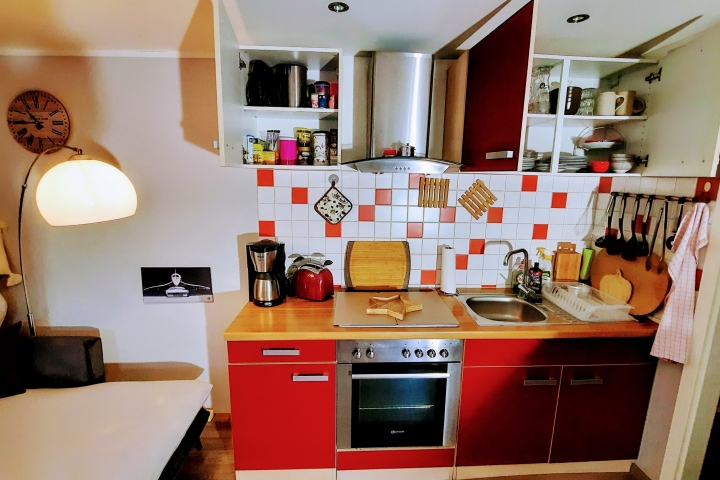 Ihre Kochzeile mit allem Notwendigen zum Kochen und Essen..........