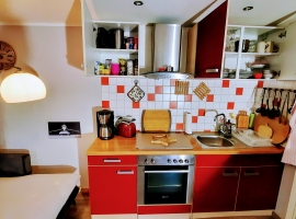 Ihre Kochzeile mit allem Notwendigen zum Kochen und Essen..........