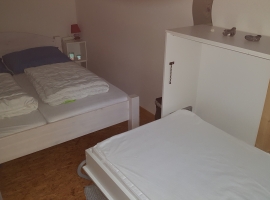 .....aufgeklapptes Schrankbett