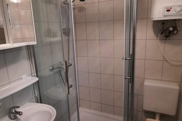 Ihr Duschbad mit Waschtisch und WC