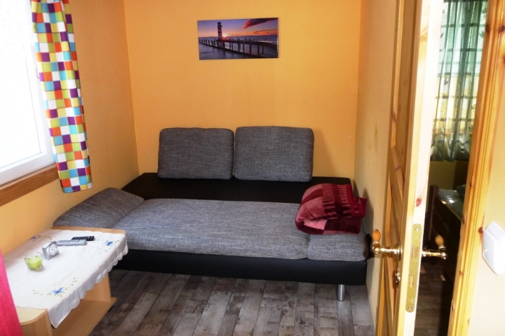 Der Vorraum zum Schlafzimmer -  als Fernsehraum oder zusätzlicher Schlafmöglichkeit mit Funktionscouch 