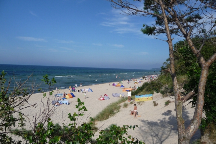 .......mit Blick auf Ihren feinsandigen Badestrand