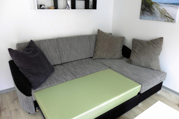 Das Sofa ist ein Funktionsmöbel Bettzeug ist im Bettkasten vorhanden