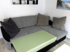 Das Sofa ist ein Funktionsmöbel Bettzeug ist im Bettkasten vorhanden