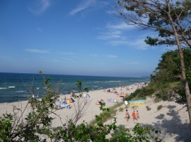 Ihr feinsandiger, breiter Badestrand