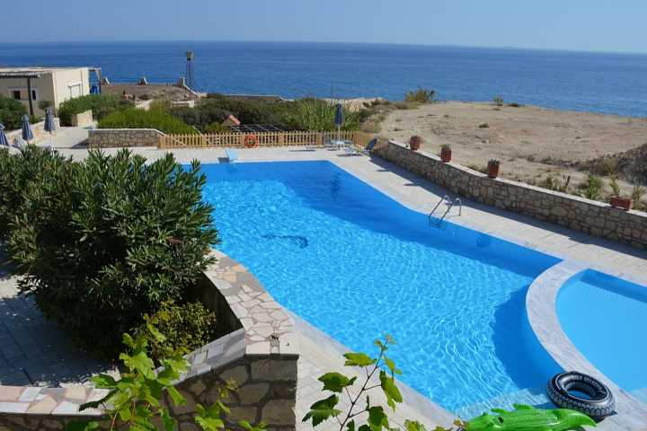 Ferienwohnungen im Süden Kretas - mit Pool | Oase am Meer direkt am Meer mit großem Pool