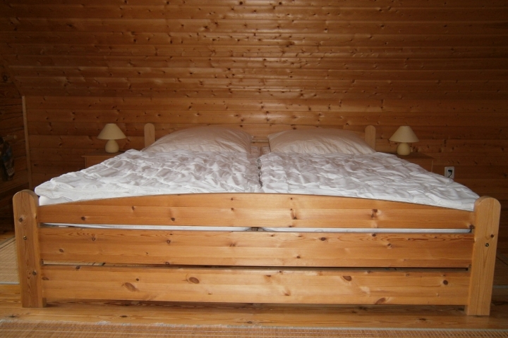 Schlafzimmer 1
