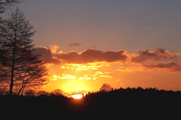 Sonnenuntergang am Haus