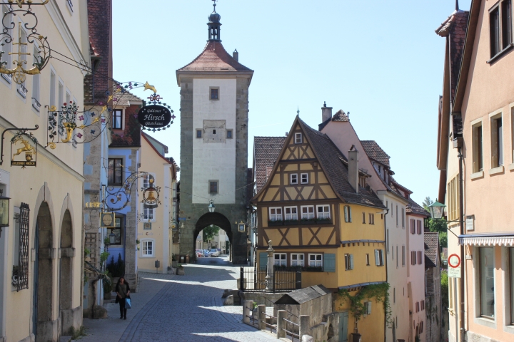 Mittelalter pur ! In Rothenburg o.d.T. und in Dinkelsbühl lässt das Mittelalter hautnah grüßen.Unvergessliche Streifzüge durch die Mittelalterlichen S