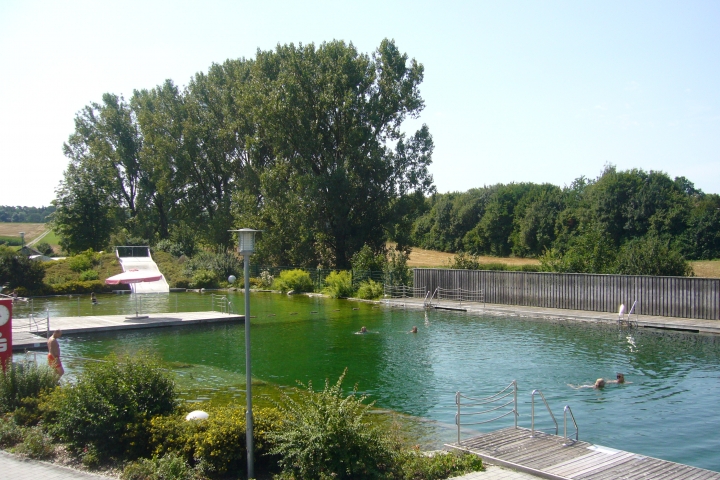 Das NaturErlebnisBad im Nachbarort