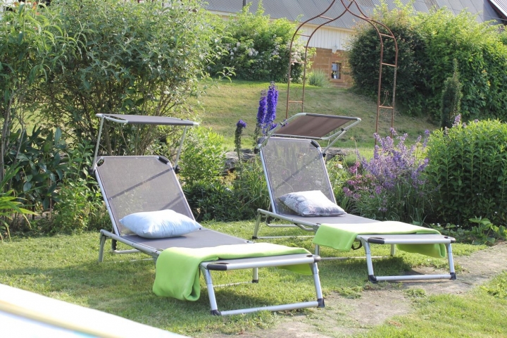 Auch Lagerfeuergarten gibt es Liege - und Sitz