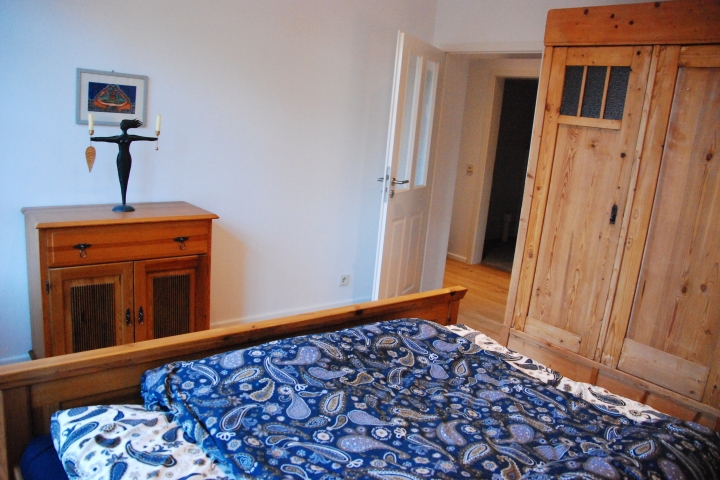 Schlafzimmer und Flur
