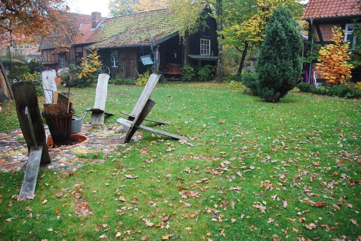 Vordergarten mit Feuerstelle