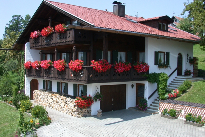 Ferienwohnungen Andreas Mangold mit Hauseigenem- Parkplatz oder Garage