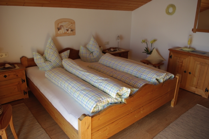 Schlafzimmer mit Südbalkon