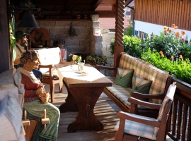 kleiner Biergarten für unsere Gäste.
Hier sitzt keiner alleine.