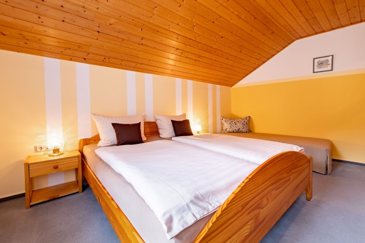 Schlafzimmer 1 FH Wolfsstieg