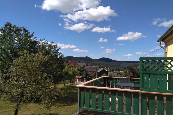 Ferienwohnungen Landhaus Rundblick | Balkon der Wohnung mit Ausblick