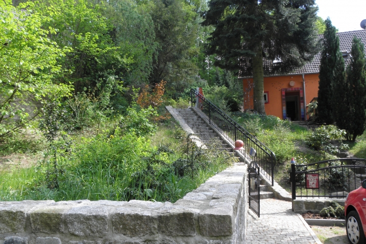 Zugang Holzhaus und Haus Morgenrot