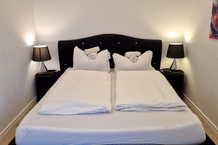 Doppelzimmer im EG mit eigener Terrasse.