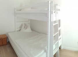kleines Zimmer im OG mit 120er- Bett unten und 90er oben