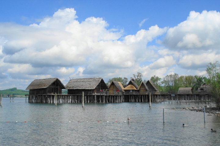 Die Pfahlbauten - Weltkulturerbe am Bodensee. Nur etwa 200m entfernt.