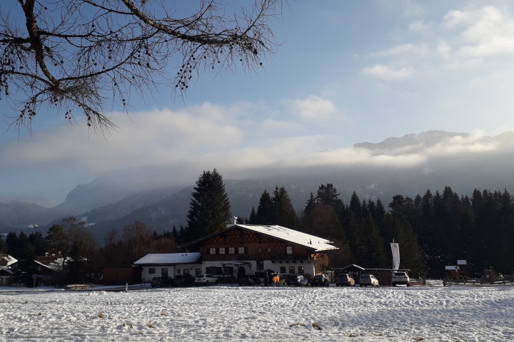 Die Almhütte, 10-15 min von der Wohnung erreichbar. www.berggasthof-almhuette.de