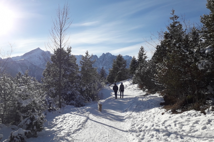 Auf dem Plateau mit Sicht auf die Berge
und auf...