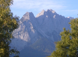  Zoom-Aussicht zum Waxenstein und Zugspitze