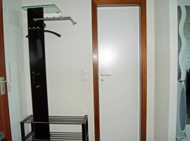 Moderne Garderobe in Schwarzglas
