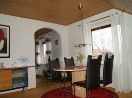 Das schöne Esszimmer mit 4 Stühlen