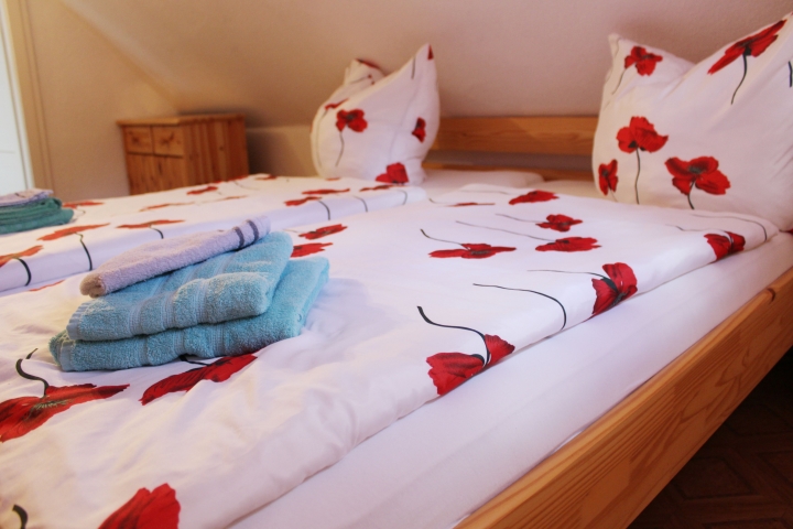 Schlafzimmer mit Doppelbett