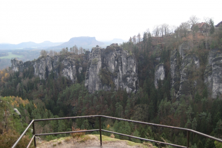 Blick zur Bastei
nicht mal 10 Minuten mit dem Auto