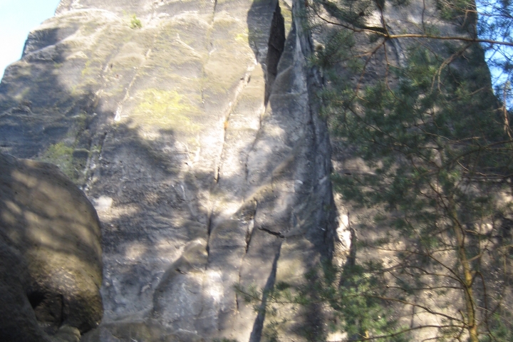 auf dem Weg zur Lok ( bedeutender Kletterfels)
Rathenergebiet