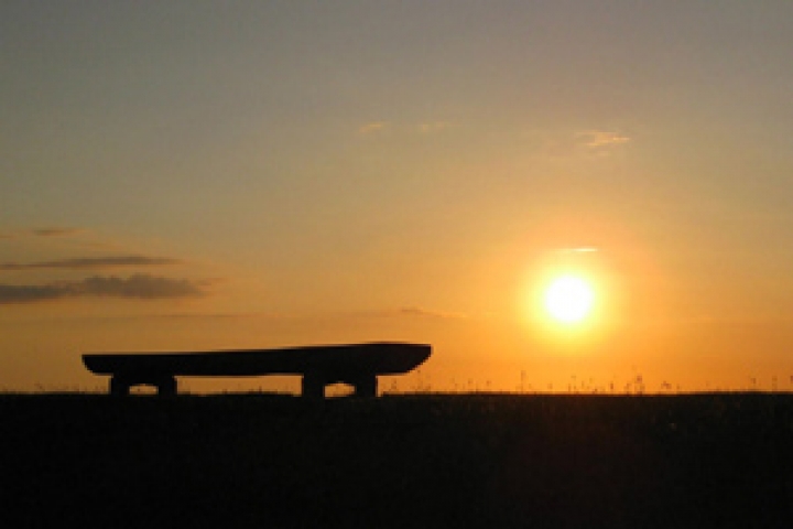 Sonnenuntergang am Deich in Lundenbergsand