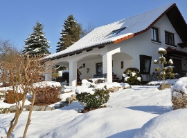 Ferienhaus im Winter