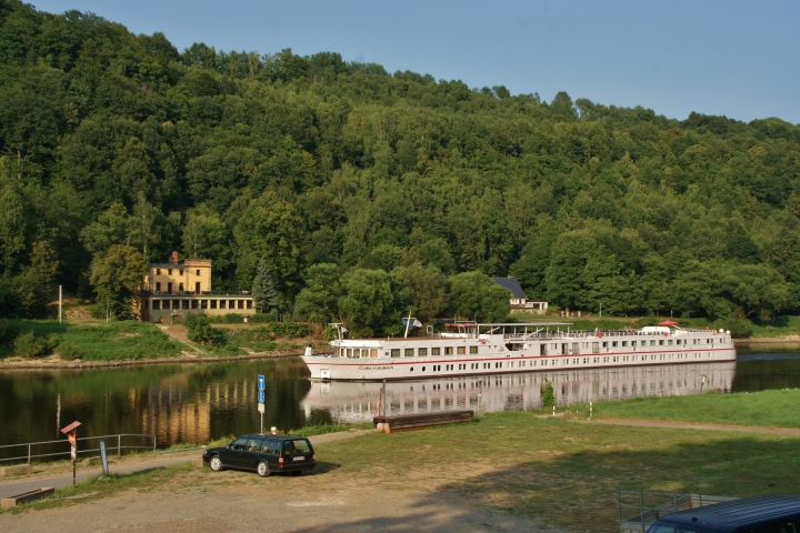 Schiffahrt auf der Elbe Richtung Dresden