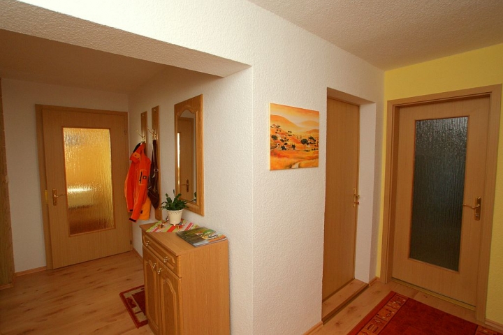 Diele mit Garderobe und Schuhschrank