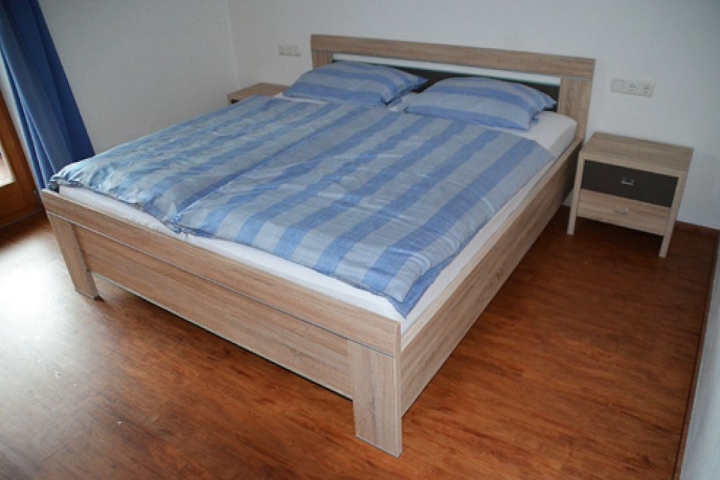 Schlafzimmer mit Doppelbett