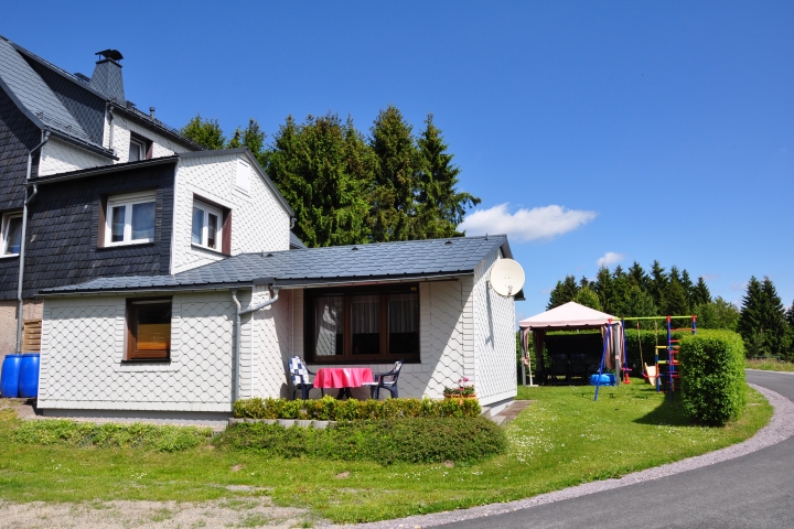 Ferienhaus Familie Licht Frauenwald | Das Ferienhaus liegt ruhig, sonnig und doch zentral.