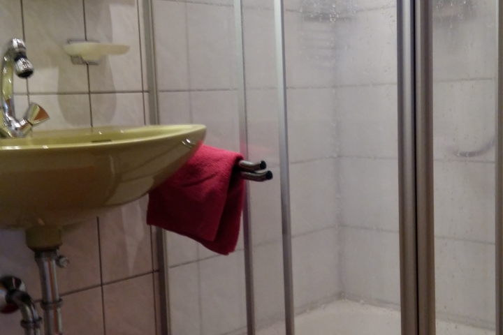 Dusche mit WC vom Schlafzimmer West