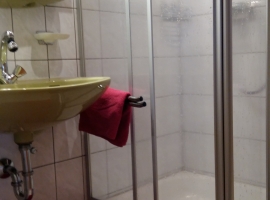 Dusche mit WC vom Schlafzimmer West