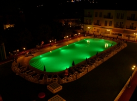 Der Pool bei Nacht. 