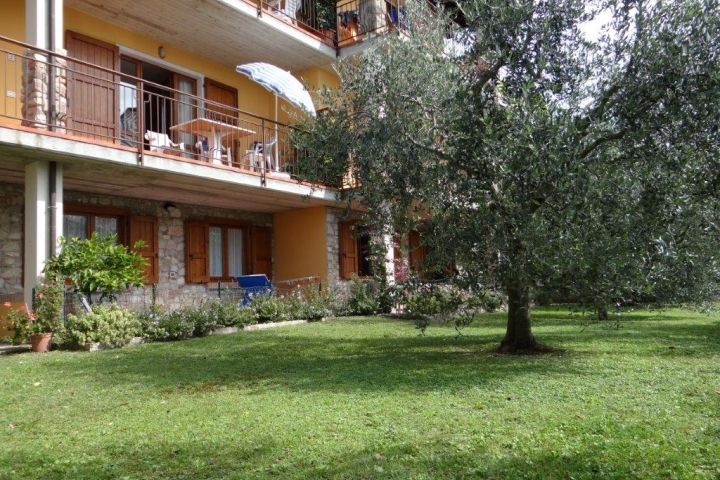 Blick vom privaten Garten auf das Haus